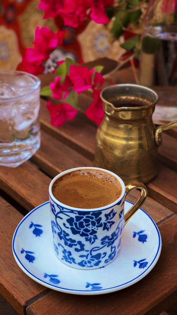 Gün,

güzellikler getirsin…💃

…

Günaydın herkese ☕️🌺☘️🦋