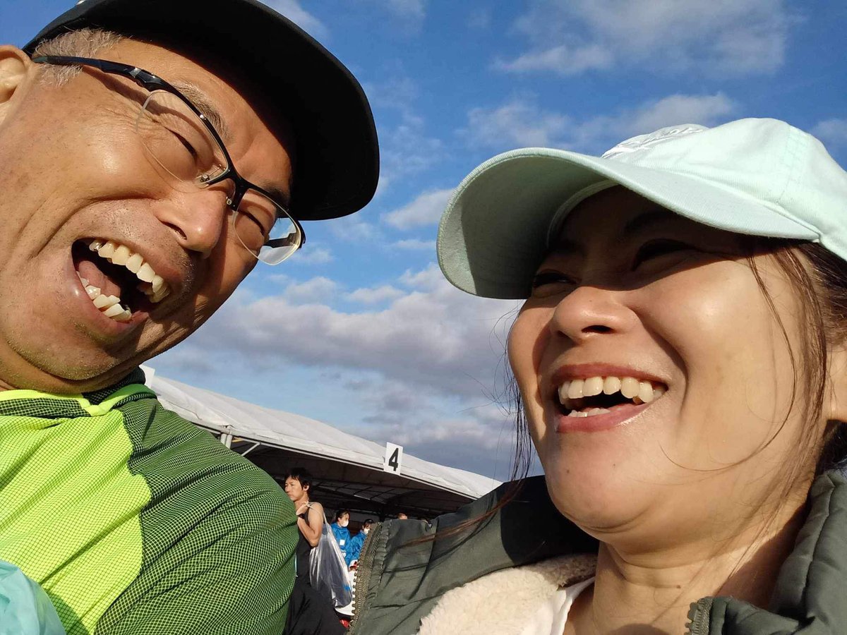 Arearea_RINO's tweet photo. 先週ご来宮のお客さまお一人目！フルマラソン完走119回の大ベテラン吉川益弘さん。青島太平洋マラソンに、沖縄から走りに来てくださいました！今回はコロナ後のベストタイムということで（なんと3時間38秒）大満足いただきました！私は23キロまでだったけど、去年より距離をのばせたので充分！ https://t.co/mCDaguPh8K
