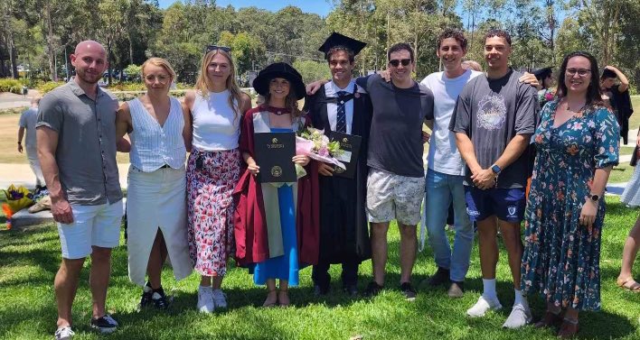 Super proud of these Cancer Signalling Research Group #CSRG cancer fighters particularly @DilanaStaudt graduating from her #PhD & #CamFish HON1 in MedBiochem fm #DunLab @UON_research @PrecisionMedUON @HMRIAustralia 🍾 So disappointed not to be there to celebrate #AML #DIPG #DMG