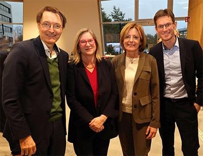 Bei <a href="/BoehringerDE/">Boehringer Ingelheim</a> haben Bundesgesundheitsminister Karl Lauterbach, die rheinland-pfälzische Ministerpräsidentin Malu Dreyer Pläne der Politik diskutiert, um die Entwicklung und Produktion von neuartigen Arzneimitteln in Deutschland zu verbessern.  buff.ly/48b0qtZ