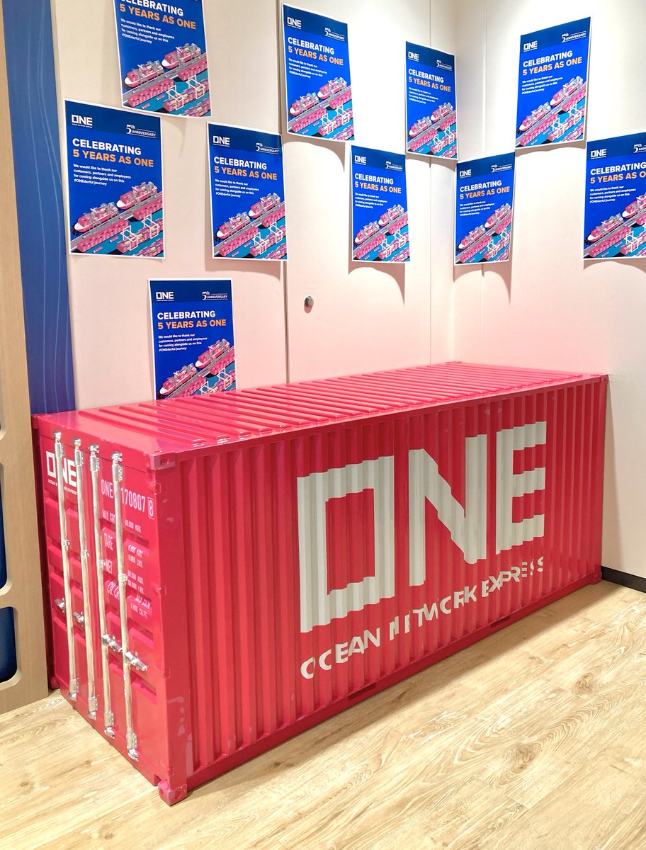 ONE_LINE_JAPAN's tweet image. これって業界あるある？
ONEの人が使いがちな用語📝と意味 

『今日は”ETD” 18:00でよろしく』
＝出発時間 

『今夜の飲み会 ”遅れ搬入”ごめん！』
＝遅刻します 

『月曜日のお店は”TBA”です』
＝未定、後でお知らせします

#忘年会シーズン　#使ってみてね
#船社用語　#そろそろXmas