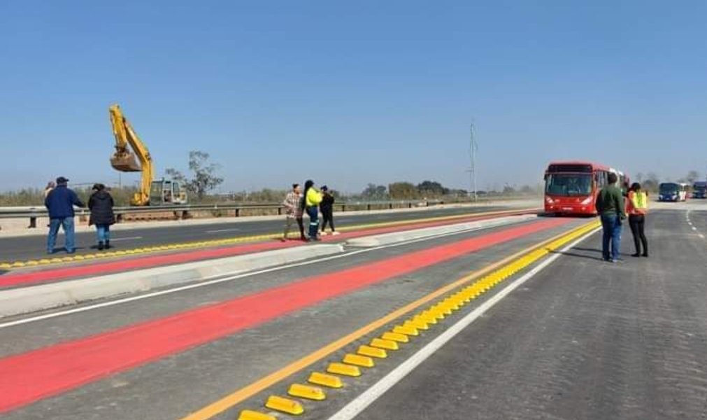 Motorists and other road users are advised to stop encroaching into the restricted and dedicated Rea Vaya BRT lanes <a href="/CityofJoburgZA/">City of Joburg</a> <a href="/CoJTransport/">City of Joburg Transport</a>^BM