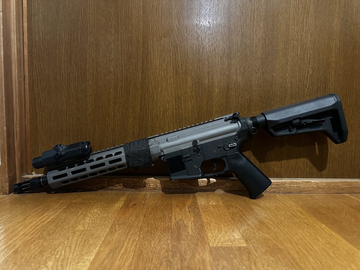 FF内限定
KRYTAC BARRET REC7 CQBカスタム
使用傷多少あり。
アッパーはBARRETタングステンですが、ロアを同メーカーのTRIDENT MK2 PDWに交換してます。
ファーストでカスタムしてトリガー詰めもしてもらってます。
モーターはブラシレスモーターです。
初速85
35k送料別で欲しい方居たらどうぞ！