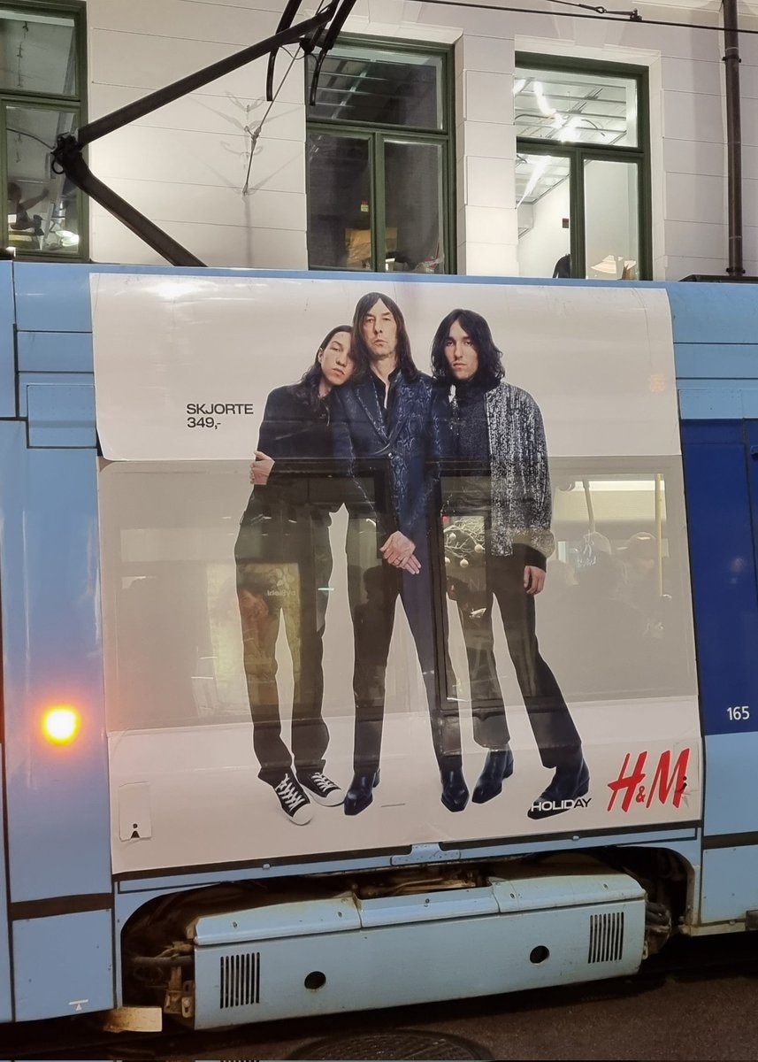 Re-make/Re-model: Midt i en tung Primal Scream-periode, ja faktisk med Screamadelica på ørene, så stopper trikken ved siden av meg med denne poster'n. Jaja, er jo jul og greier.