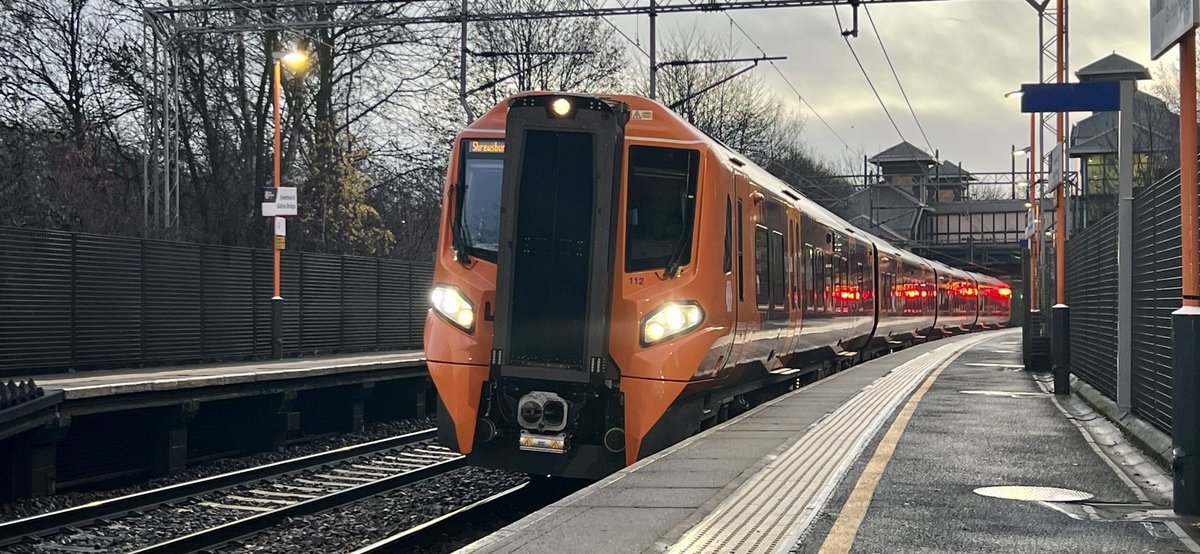 PlatformEdge1's tweet image. 196112 ✅

Only two more left now 👀

196112 takes me to Smethwick GB on its way to Shrewsbury this morning #Class196