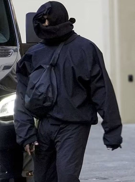 Jasp3r_0's tweet image. EVERY SONG FROM THE KANYE WEST VULTURES RAVE

DOWNLOAD LINK BELOW 

A THREAD 🧵: