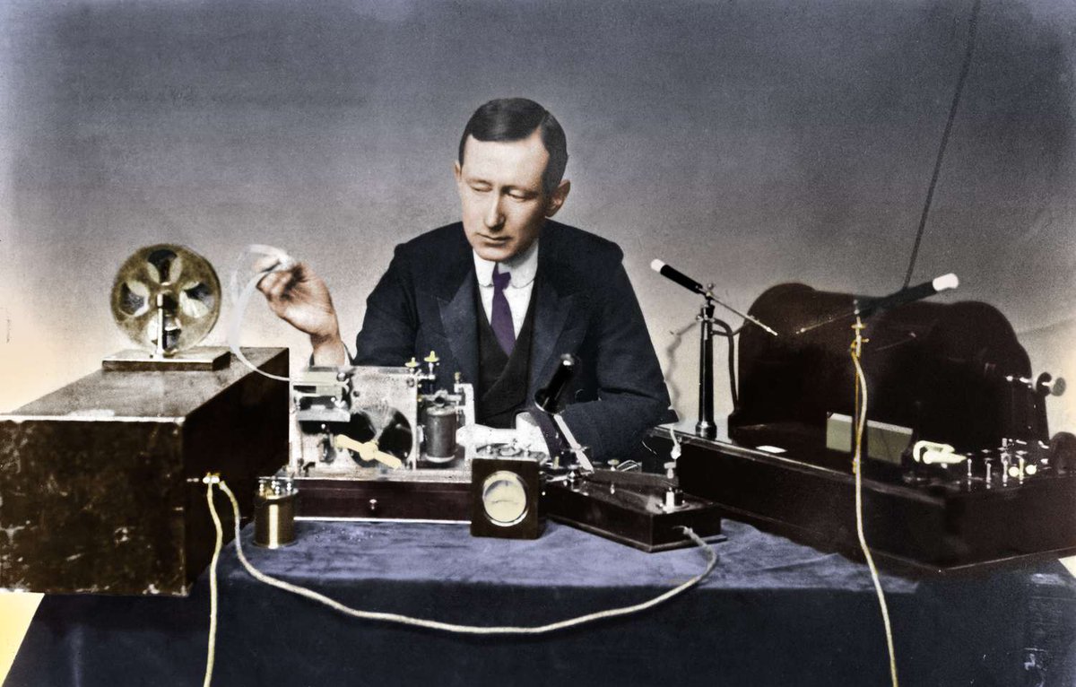 Il 12 dicembre 1901, nonostante il fortissimo vento gelido, Guglielmo Marconi trasmise un segnale radiotelegrafico attraverso l’Atlantico, dalla Cornovaglia a St John’s. Una piccola “S” in tre punti che avrebbe rivoluzionato le telecomunicazioni #12dicembre