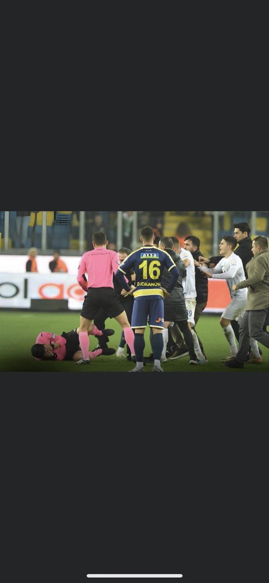 Bu çirkin olaylar Türk futboluna yakışmıyor