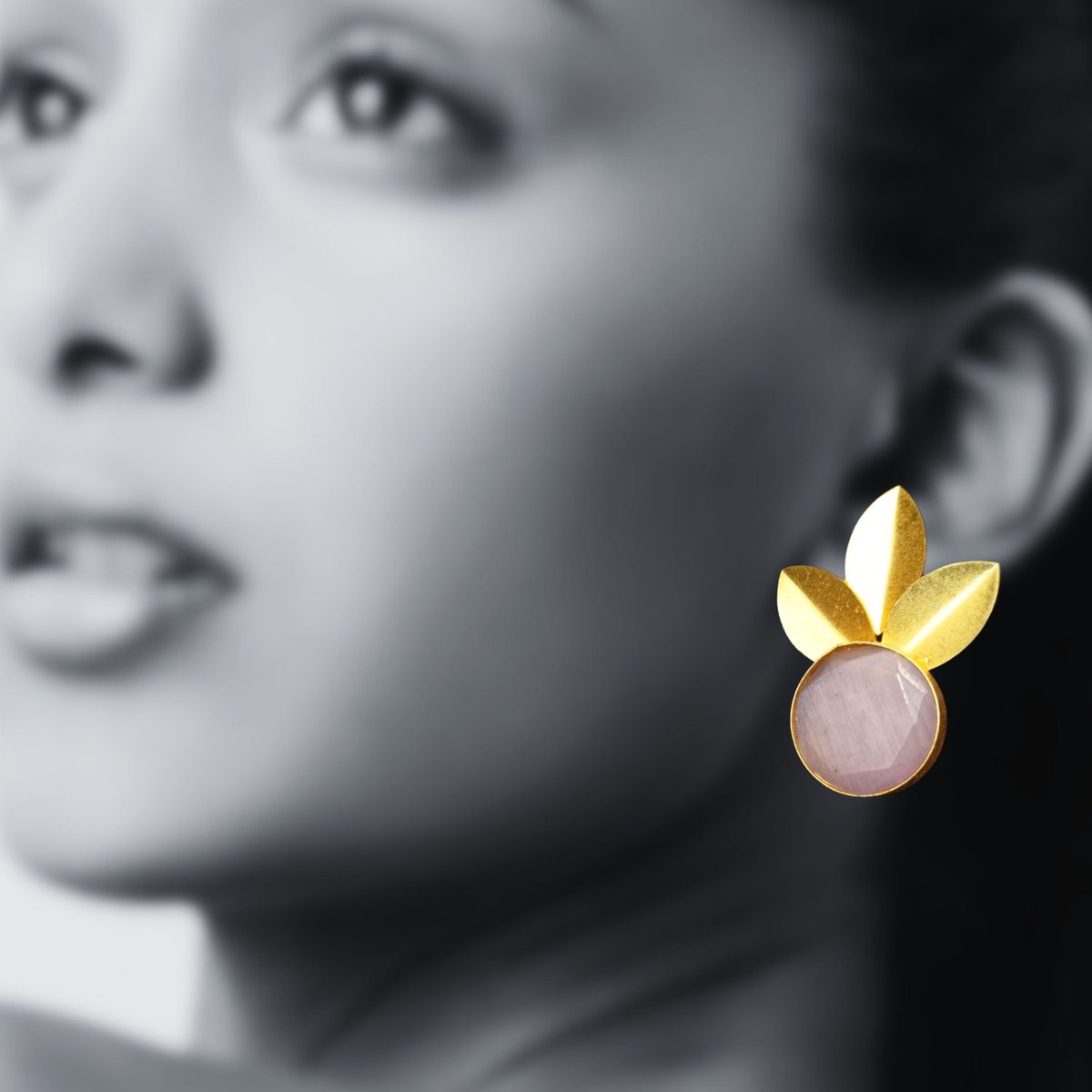 Pink Blush Golden Leaf Ear Studs 
.
.
.
itahdnura.com 

#monalisastonejewellery #pinkearrings