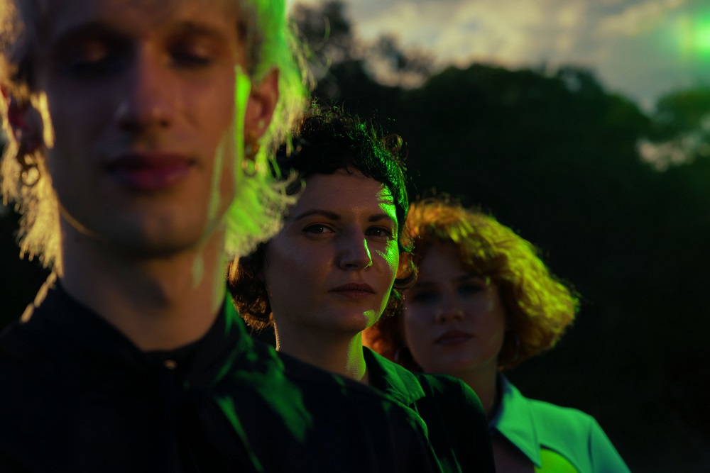 ⭐👉Con motivo de la llegada de las fechas navideñas, <a href="/ElefantRecords/">Elefant Records</a>  recupera ‘De la Navidad al Neoliberalismo‘, de <a href="/AmorButano/">Amor Butano</a>.
#amorbutano #delanavidadalneoliberalismo #recomendamos
👇
yotambiensoyindie.es/2023/12/12/amo…