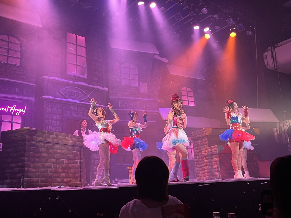 isechica's tweet photo. ホリエモン主演クリスマスキャロル、とうとう行きました。

みなみさん頑張ってた✨

同じテーブルのお名前を聞きそびれてしまいましたが、シャンパン🍾ご馳走様でした🥂

ところで、撮影OKだったけど、SNSもOKだったのかな…。
ダメな時はこっそり教えてください🙏 https://t.co/dQS6hR8u0S