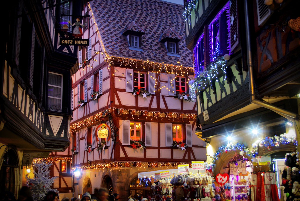 French_Moments's tweet photo. At the enchanting Colmar Christmas market 🎄
Learn more on the blog 🎁 https://t.co/T9JtIvoLg4
.
.
.
#VisitColmar #VisitAlsace #Colmar #frenchchristmas #frenchmoments #christmasinfrance #christmas2023 #enfranceaussi #explorefrance #noelenalsace #magnifiquefrance #toutelalsace https://t.co/ndLLF8FaRj