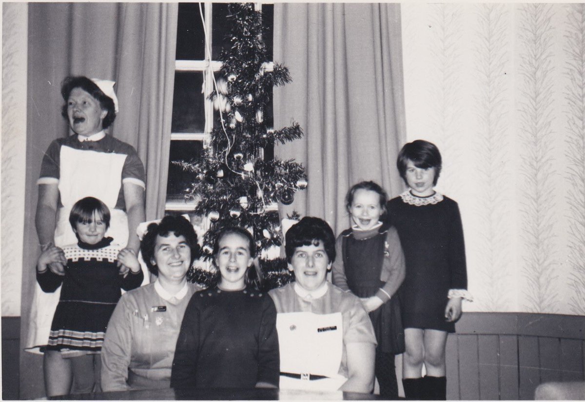 #ArchiveAdventCalendar @ARAScot 

#CarolSingers

A lovely photo showing a group of mental health nurses & children
Thanks to Carol for the 📷

#HistNursing
#WhitchurchHospital #hospitalChristmas #mentalhealthhistory