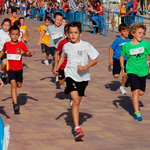 🚀 𝗟𝗮𝘀 𝗯𝗮𝗹𝗮𝘀 𝗱𝗲 𝗹𝗮 𝗖𝗮𝗻𝘁𝗲𝗿𝗮 𝗚𝗿𝗼𝗴𝘂𝗲𝘁𝗮

Dani Budesca (Juvenil A) y Marcos González (Juvenil Roda) son laterales derechos en División de Honor 🏆

¡Y ambos tienen pasado en el atletismo 🏃‍♂️! 

📲 Conoce su historia: villarrealcf.es/las-balas-de-l…