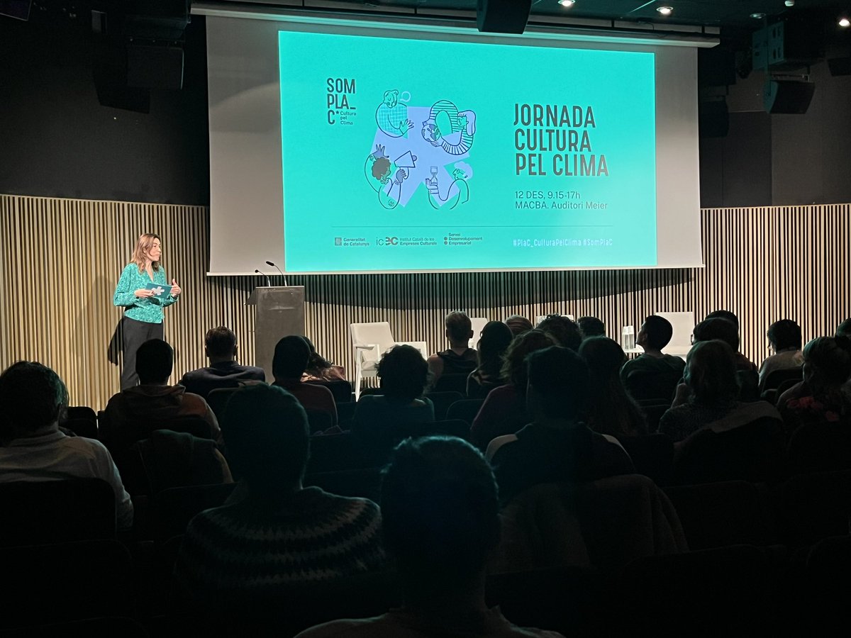 Som-hi! Comença la jornada #PlaC_CulturaPelClima 🌱

Avui, al @macba_barcelona reflexionem sobre l’emergència climàtica des de diferents punts de vista amb taules sobre música, procés creatiu, cultura fòssil, emergència climàtica i postcreixement.

#SomPlaC