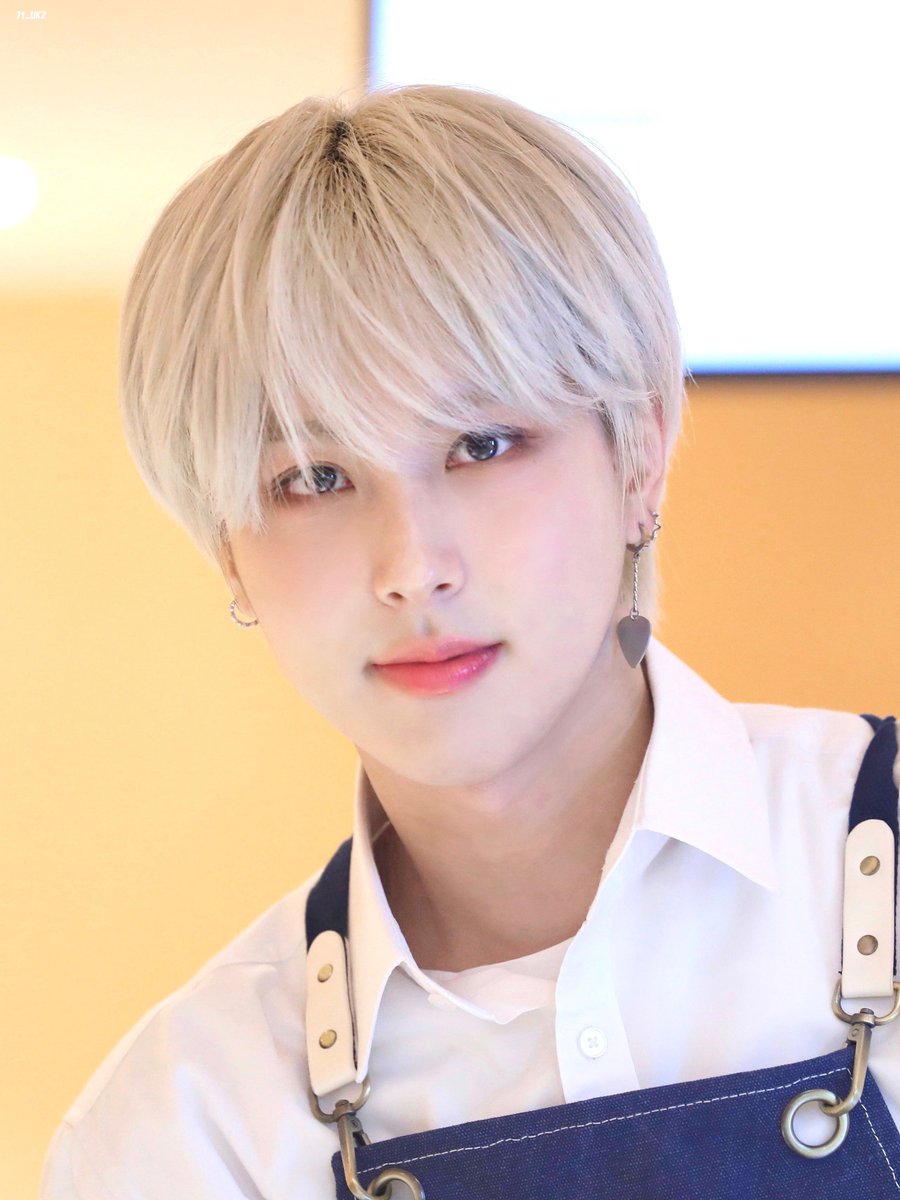 [231210] 디어마이뮤즈 카페 팬싸

꿈✨파티시L Oneㄱr온군이 생각났습니다

#기욱 #GIUK #원위 #ONEWE