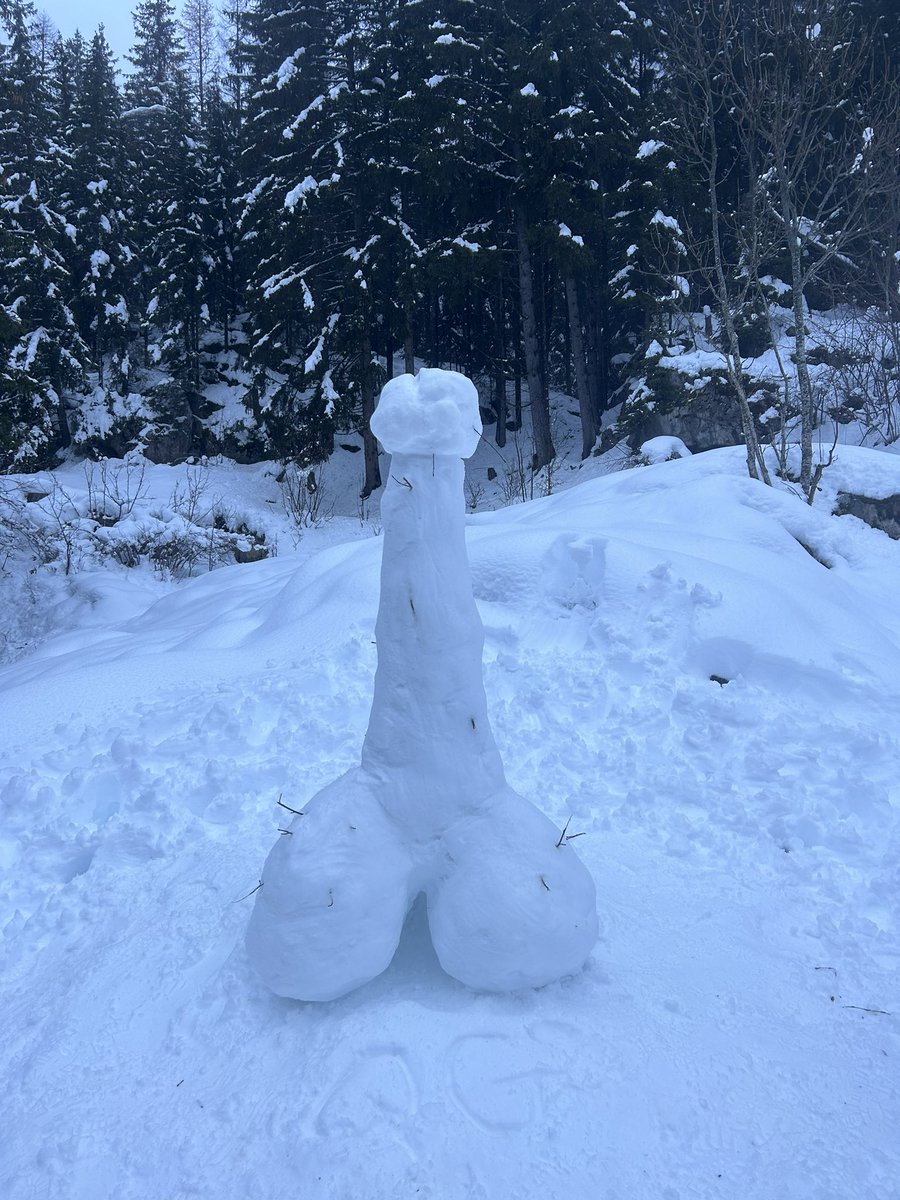 rostooooooo's tweet photo. Le chef d’œuvre sacré du village. Si avec ça je buzz pas je comprend plus rien 

#worldrecord #grossobito #quattrofromaggio https://t.co/a1rY7novA1