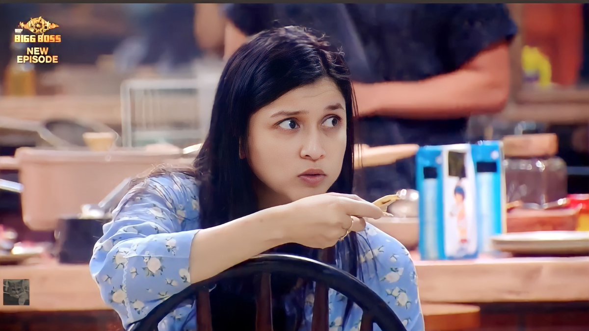 Caption this pose 🫶🏻