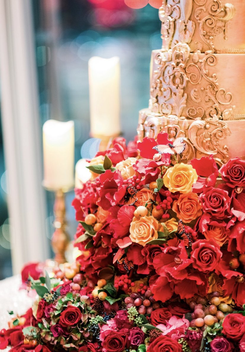 lizcakeemporium's tweet image. Gold #weddingcake with #sugarflowers at #theshard London