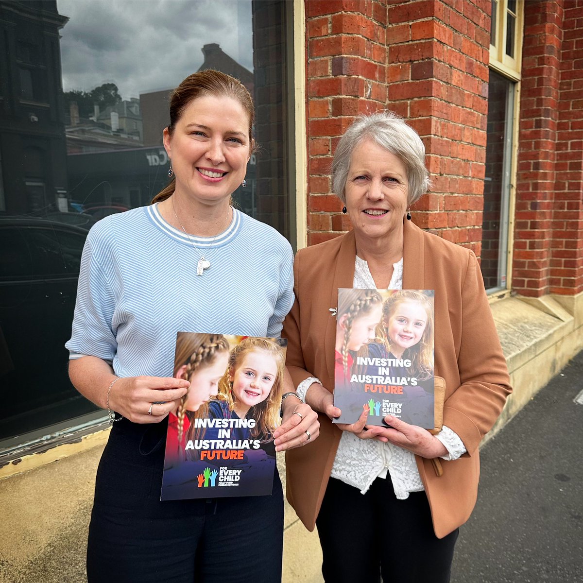 Thanks to @JulieCollinsMP and @Catbilyk for taking the time to hear about the urgency of fully funding public schools. The message from educators, families, communities and experts is clear: @AlboMP needs to lift the federal contribution from 20% to 25%. #ForEveryChild #auspol