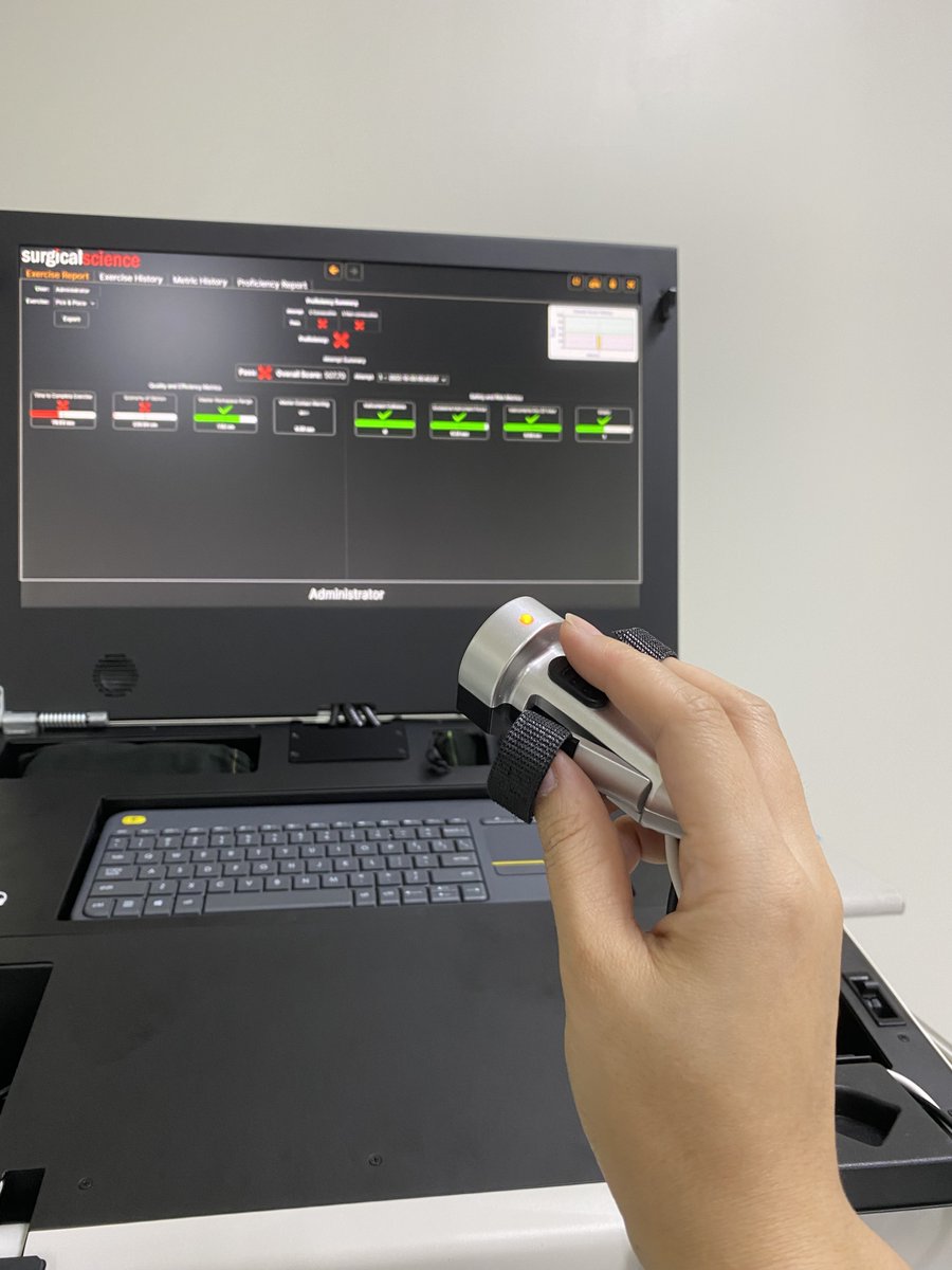 YoungTah1948's tweet image. #手術機器人模擬器 有落地型的 #RobotiXMentor 及照片這款 #FlexVR，模擬器已經實證對於訓練「用眼睛去感覺」是有效的！
歡迎跟我們索取全文。

#永達儀器 #您醫護教育的好朋友 #RoboticSurgery #MedicalSimulation #MedSim #ClinicalSimulation #Surgeon #SurgicalTraining #SurgicalScience