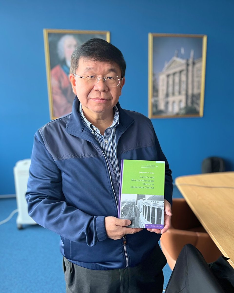 Wir haben uns sehr über den Beusch unseres indonesischen Autors Benyamin F. Intan im Verlag gefreut. In den Händen hält er ein Vorabexemplar seines Buches »Calvin’s and Neo-Calvinist Legal Theory in Indonesian Context«, das gerade neu erschienen ist: brill.ws/Intan