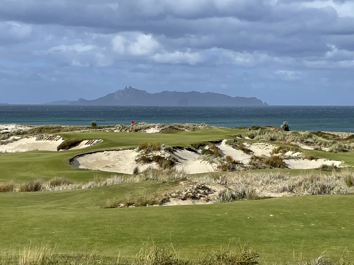 BK Top Golf tweet media