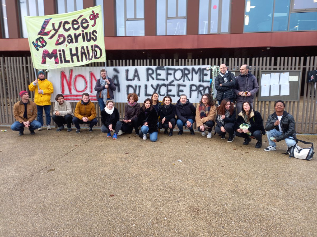 Les professeurs du lycée général, technologique et professionnel Darius-Milhaud du Kremlin-Bicêtre rejettent le projet de réforme du lycée professionnel et se mobilisent #12décembre #lycéepro #sauvonsleLP