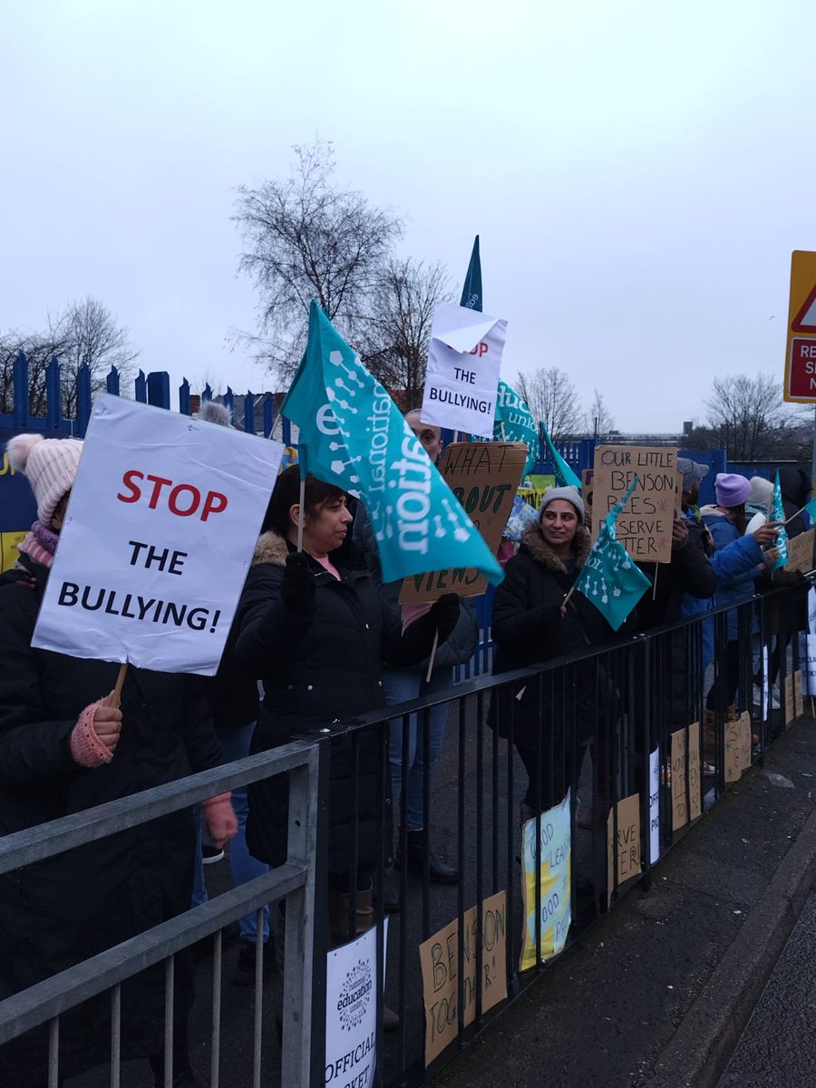 BirminghamNEU's tweet photo. Strike day 5 at Benson Community School, Birmingham. Standing up against unacceptable management practices at the school. Great support from parents and the community again today. @NEUnion @DanielKebedeNEU @The_TUC https://t.co/7GKiQrDKKK