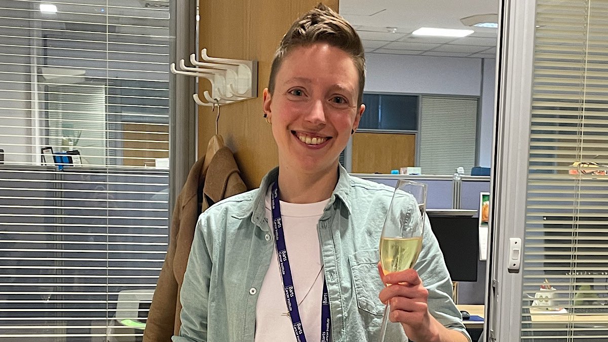 Many congratulations to @_LisaDonker in our lab for being awarded a 4-year Welcome Trust postdoc fellowship 🤩! I could not be happier for her ! So well deserved ! 🙏 @wellcometrust