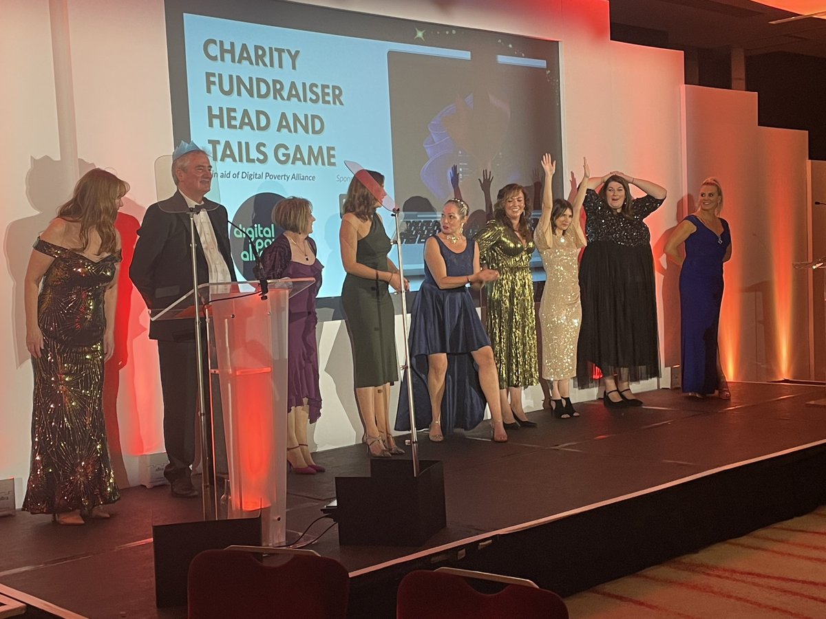 RM’s @KerryPalmerRob1 skilfully oversaw the heads and tails game at the @EdTodayMag Awards last Friday to raise money for @DigiPovAlliance. 🙏Thanks to everyone who gave so generously. And well done to the laptop prize winner, Mrs Daniels of @RoslistonSchool.