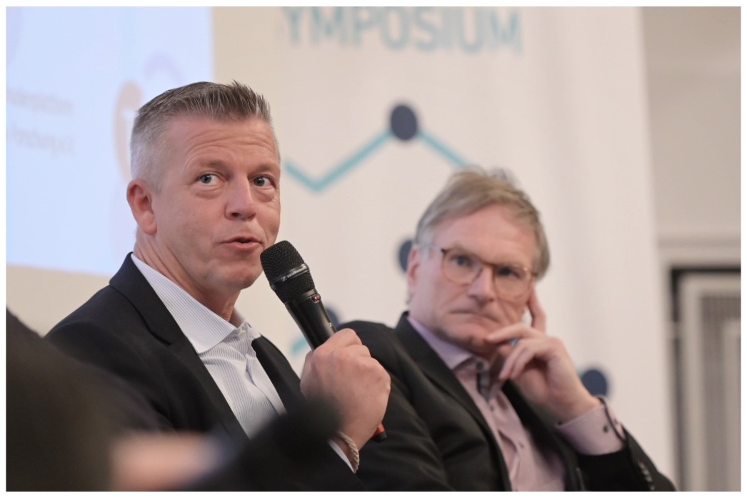 Nationales Digital Health Symposium (@digihealth2024) on Twitter photo Wie wird künstliche Intelligenz die medizinische Versorgung und Forschung verändern? Das diskutieren <a href="/alena_buyx/">Alena Buyx</a> <a href="/ethikrat/">Deutscher Ethikrat</a>, <a href="/RainerRohrig/">Rainer Röhrig</a> <a href="/UniklinikAachen/">Uniklinik RWTH AC</a>, Michael Sahnau <a href="/MicrosoftDE/">Microsoft Germany</a> und Prof. D. Lanzerath Dt. Referenzzentrum für Ethik in den Biowissenschaften #digihealth23 Wie wird künstliche Intelligenz die medizinische Versorgung und Forschung verändern? Das diskutieren <a href="/alena_buyx/">Alena Buyx</a> <a href="/ethikrat/">Deutscher Ethikrat</a>, <a href="/RainerRohrig/">Rainer Röhrig</a> <a href="/UniklinikAachen/">Uniklinik RWTH AC</a>, Michael Sahnau <a href="/MicrosoftDE/">Microsoft Germany</a> und Prof. D. Lanzerath Dt. Referenzzentrum für Ethik in den Biowissenschaften #digihealth23