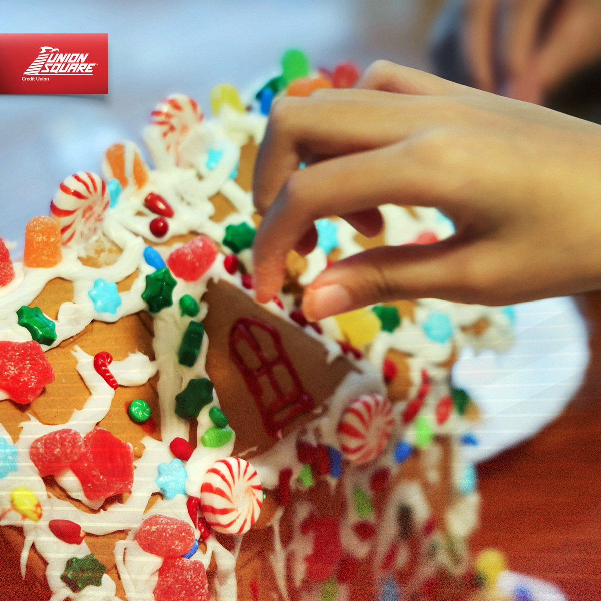 UnionSquareCU's tweet image. Today is National Gingerbread House Day! 

Are you decorating a gingerbread house this year? If so, drop a photo in the comments when you finish your decorating! We can’t wait to see what you’ve been working on this holiday season! 🎄 🎄 🎄