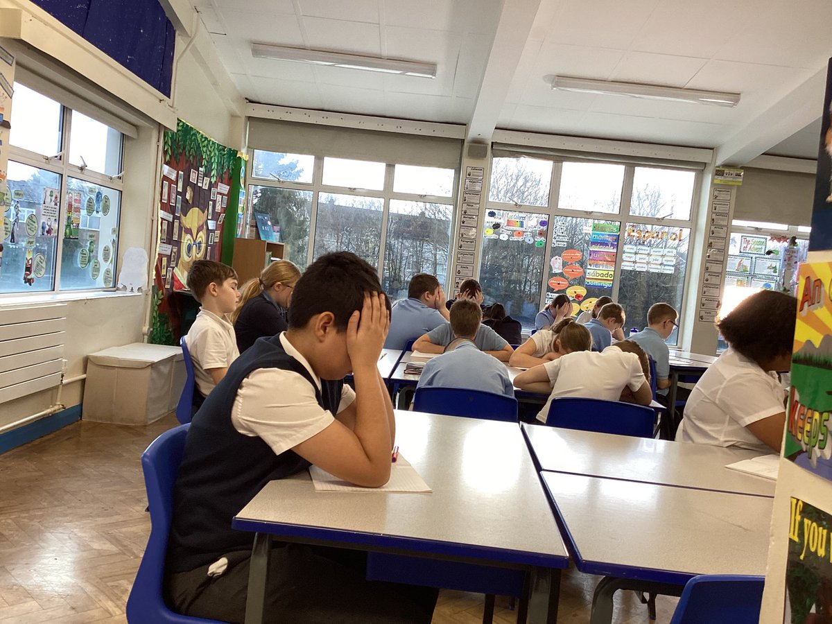 Year 6 are reflecting on their feelings while they listen to stories about migration.@OurLadyandAllS1 #CatholicLife #OptionforthePoorandtheVulnerable.