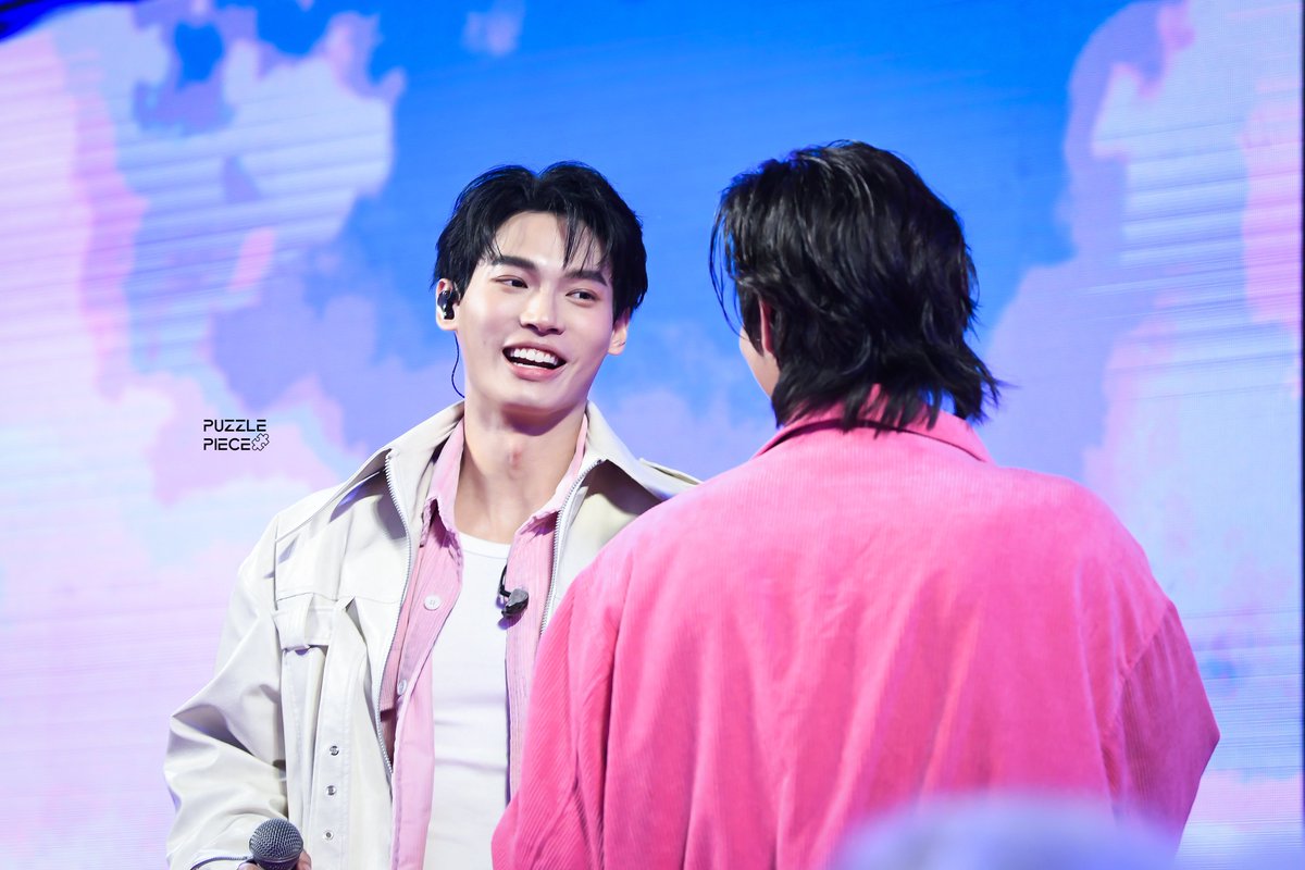 PuzzlePiece_BW's tweet photo. 231212 #Lazada1212THLive    

วันนี้ที่รอคอย🥹🥹🤍💚

// ฉันเนี่ยแหละค่ะ ที่คอย🥹💓

Lazada1212 x BrightWin 
#Lazada1212THLivexBRIGHTWIN 
#bbrightvc #winmetawin
#ไบร์ทวิน #BrightWin https://t.co/4ES3PbsN5Q