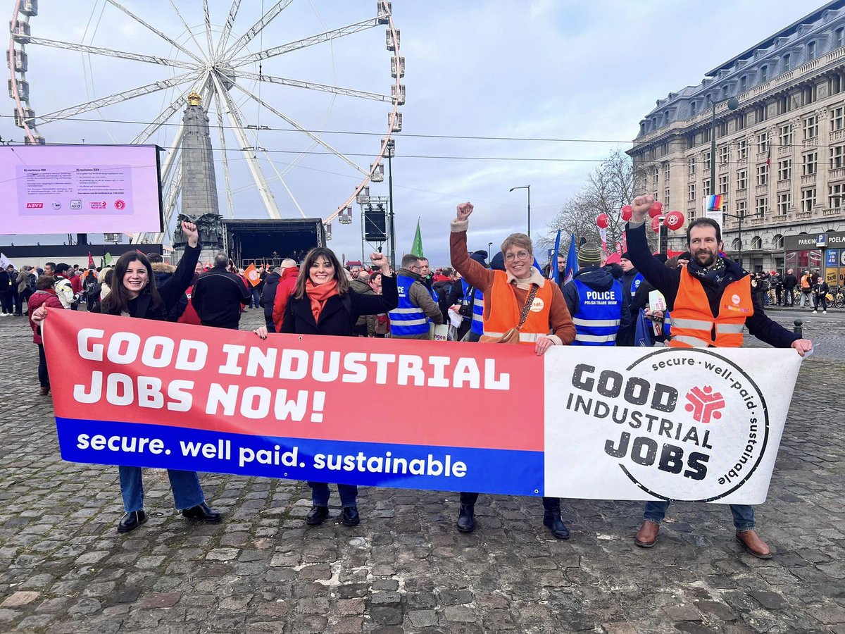 in #Brussels today we stand with all our brothers and sisters from across Europe 📷 and say NO 📷 to austerity 📷 We want social justice Want a #FairDealForWorkers 📷📷📷La #FIM presente alla manifestazione di #bruxelles