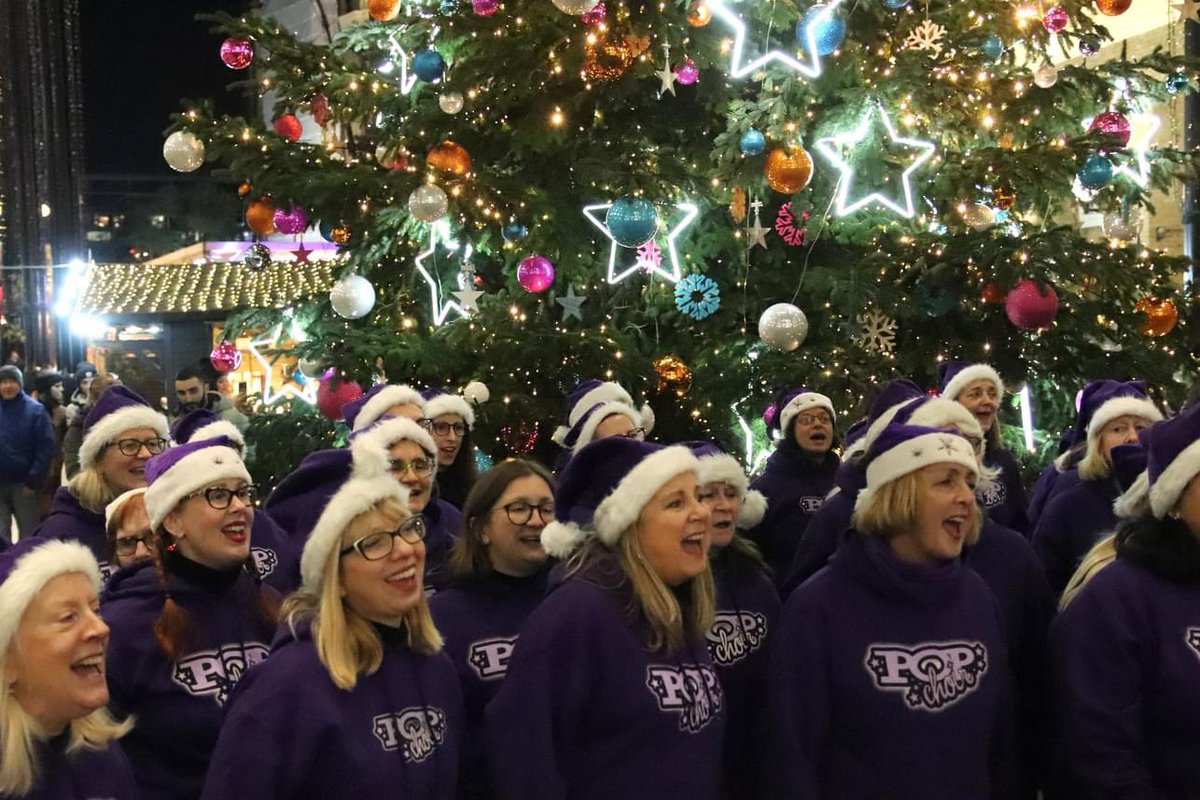 We’re back at #KingsX tonight between 5-7pm singing to fill the station with Christmas cheer and to raise funds for @KidashaNepal . Come and see us there! #Purplechoir #singing #charity #Christmas #choir #Nepal #LondonLife