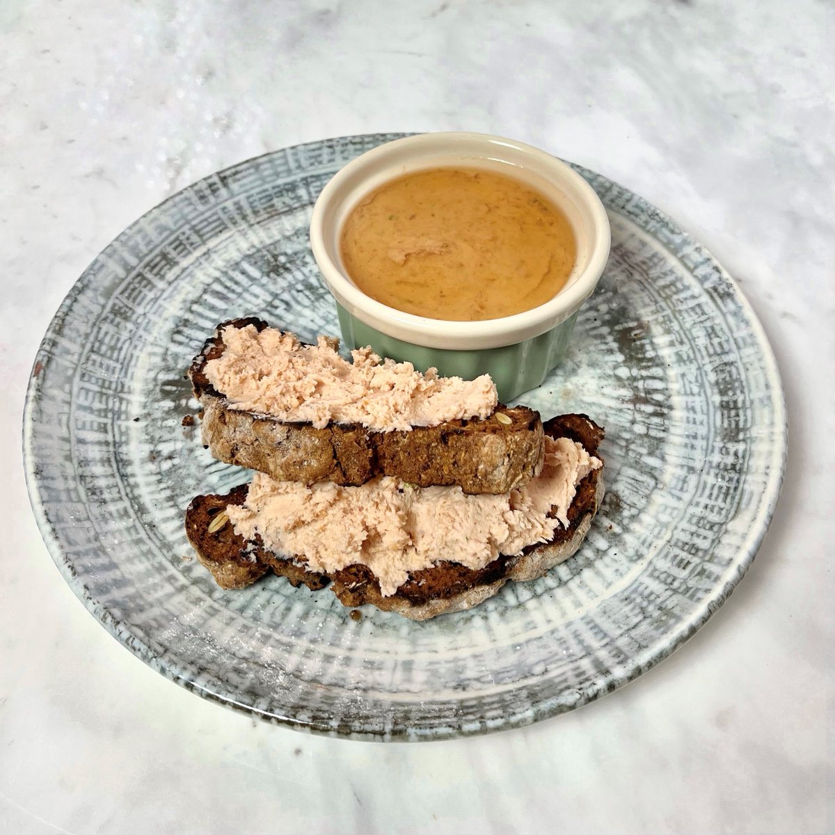 SaturdayKitchen (@saturdaykitchen) on Twitter photo Nathan's trout pâté and soda bread is the perfect starter to make for your New Years celebrations!✨
Find <a href="/NathanOutlaws/">Nathan Outlaw's</a>' recipes here➡️ bbc.co.uk/food/recipes/h… and <a href="/knackeredmutha/">Helen McGinn</a> recommends Found Arinto (£7.50, M&S) as an additional squeeze of lemon over the fish!🍋 Nathan's trout pâté and soda bread is the perfect starter to make for your New Years celebrations!✨
Find <a href="/NathanOutlaws/">Nathan Outlaw's</a>' recipes here➡️ bbc.co.uk/food/recipes/h… and <a href="/knackeredmutha/">Helen McGinn</a> recommends Found Arinto (£7.50, M&S) as an additional squeeze of lemon over the fish!🍋