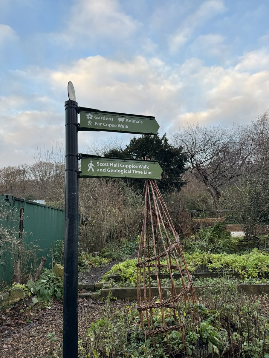 Fantastic to spend time with a diverse range of grantees at @MeanwoodFarm yesterday. We enjoyed a tour of the farm and a talk from Robert Collins MBE, Honorary President and Founder. Thank you for joining us @getoutmorecic @PrincipleTrust @OutTogetherLGBT Snaps Yorkshire and St