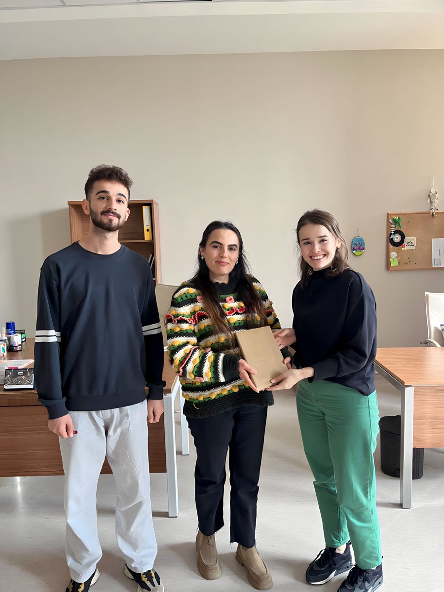 Kitap Ödüllü Bilgi Yarışmamızın kazananı öğrencimiz Tuğba Çolak olmuştur 👏👏 kendisini tebrik ediyor, başarılarının devamını diliyoruz 🌸🌸 ödüllü yarışmalarımız devam edecek bizi takipte kalmaya devam edin ☘️☺️