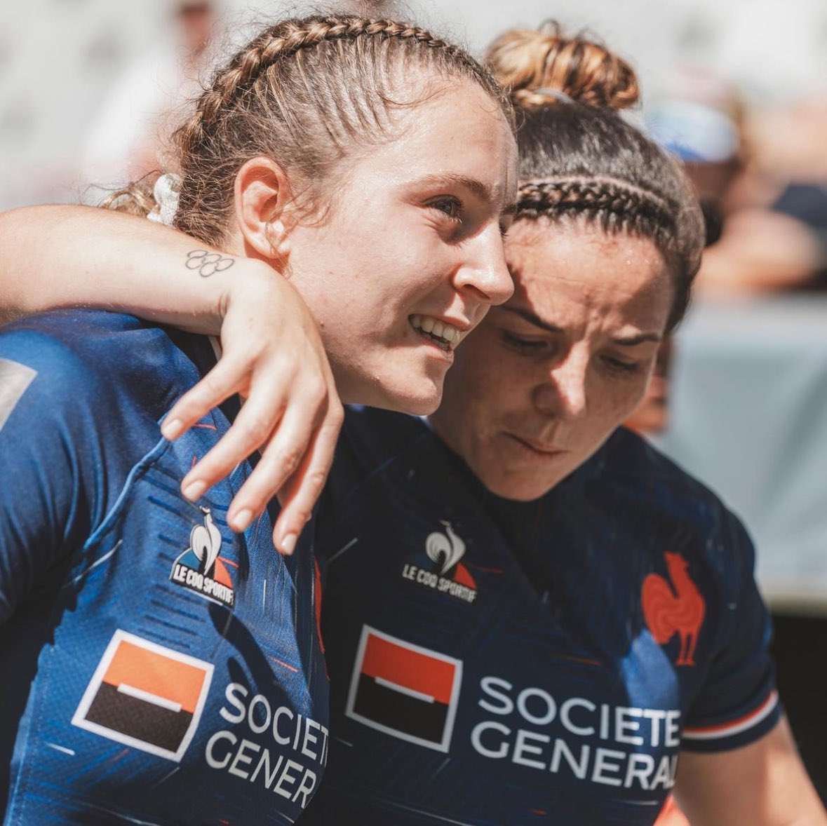 𝐓𝐄𝐀𝐌 🤩🔥🇫🇷

Médaille d’argent 🥈 pour clôturer cette belle tournée dans ce stade mythique de Cape Town, un tournoi et une ambiance incroyable ! Je pense qu’il faut vivre ce tournoi pour vraiment se rendre compte de toutes les émotions que l’on peut ressentir !