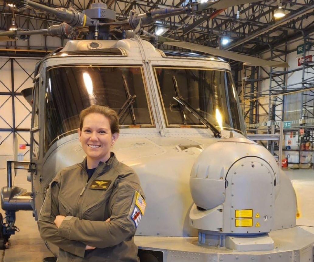 Today @825NAS awards ‘wings’ to 3 aircrew - BZ Lt Lovett & Lt Wylie who will receive their wings alongside Lt Cdr Rychtanek of the @USCG 🇺🇸 Lt Cdr Rychtanek is the first woman to receive FAA wings as a @RoyalNavy Wildcat HMA pilot @ComdtUSCG @OnthisdayRN