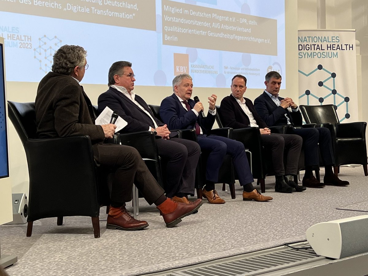 Michael Reiter (@michaelreiterpr) on Twitter photo #DigiHealth23 Panel 2, Marx <a href="/UniklinikAachen/">Uniklinik RWTH AC</a>, #epa: Die Entwicklung + Umsetzung orchestrieren! Kommunikation: parallel zu top down auch an bottom up in den Regionen denken! Intersektoralität ist der Elefant im Raum = Verbindung stationär + ambulant/ plus digital als große Aufgabe #DigiHealth23 Panel 2, Marx <a href="/UniklinikAachen/">Uniklinik RWTH AC</a>, #epa: Die Entwicklung + Umsetzung orchestrieren! Kommunikation: parallel zu top down auch an bottom up in den Regionen denken! Intersektoralität ist der Elefant im Raum = Verbindung stationär + ambulant/ plus digital als große Aufgabe