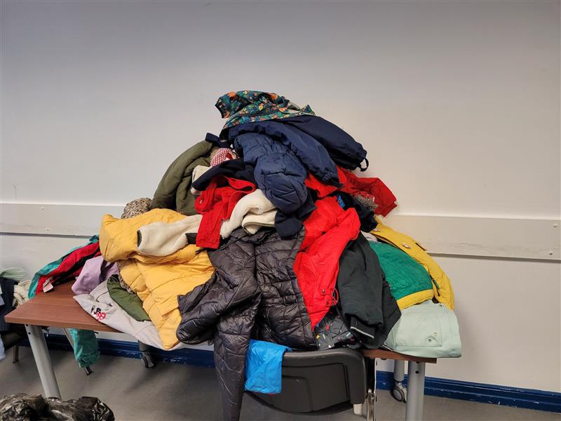 A huge shout out to the University of Leeds who held a week long donation drive on site for the #leedswintercoatappeal and collected a whopping 91 winter items. Thank you to all the staff and students for their support. @UniLeedsEngage @UoL_Sus