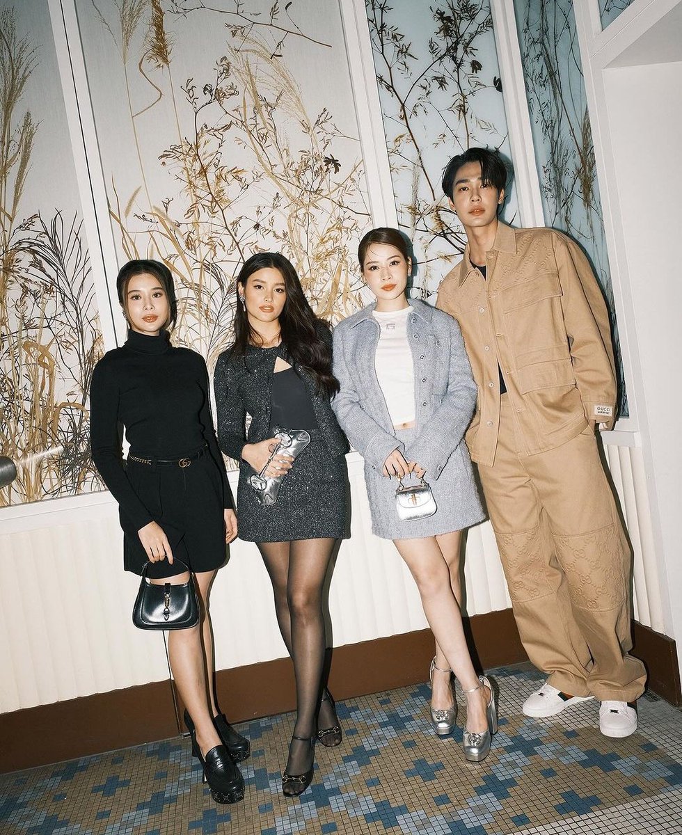 lovexpsyche's tweet photo. Team Gucci at Claudine Restaurant Singapore last night
#LizaSoberano #GucciAncora #Dew #JirawatSutivanichsak #SupassraThanachat #ChiPu #ChauBui
📷lizasoberano (12Dec23) https://t.co/secMTNfyLF