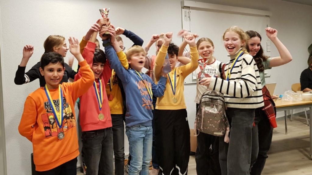 Montessorischool Het Koraal wint Harderwijks schooldamtoernooi en gaat met twee teams naar halve finale van Gelderland: [HARDERWIJK] Onlangs vond het schooldamtoernooi plaats in Harderwijk. De Harderwijkse Montessorischool Het Koraal ging er met de winst… dlvr.it/T0268T