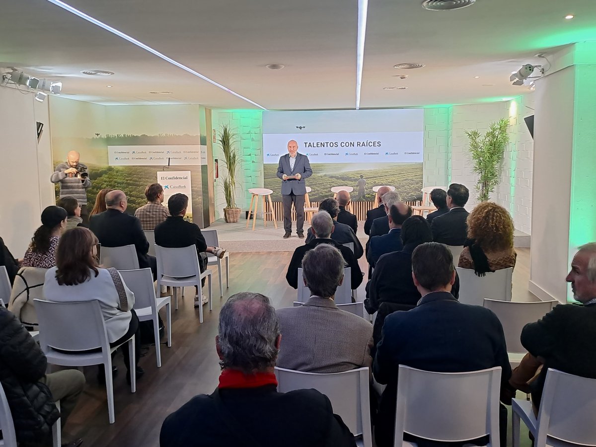 AgroBank_CABK's tweet image. Estamos en el evento "Talentos con raíces" organizado por @elconfidencial, donde #AgroBank y el @bculinary presentarán la iniciativa #ImpulsoAgro, un proyecto para impulsar el trabajo de los productores de alimentos.

Síguenos en streaming: bit.ly/47PgcuT

#AgroEvents
