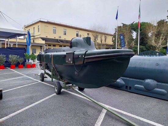 First public appearance of one of the many secret GOI (Gruppo Operativo Incursori) naval platforms.  It’s able to operate underwater and even carry mini-torpedoes. If it’s been publicly shown it probably means there’s something better at their disposal now.