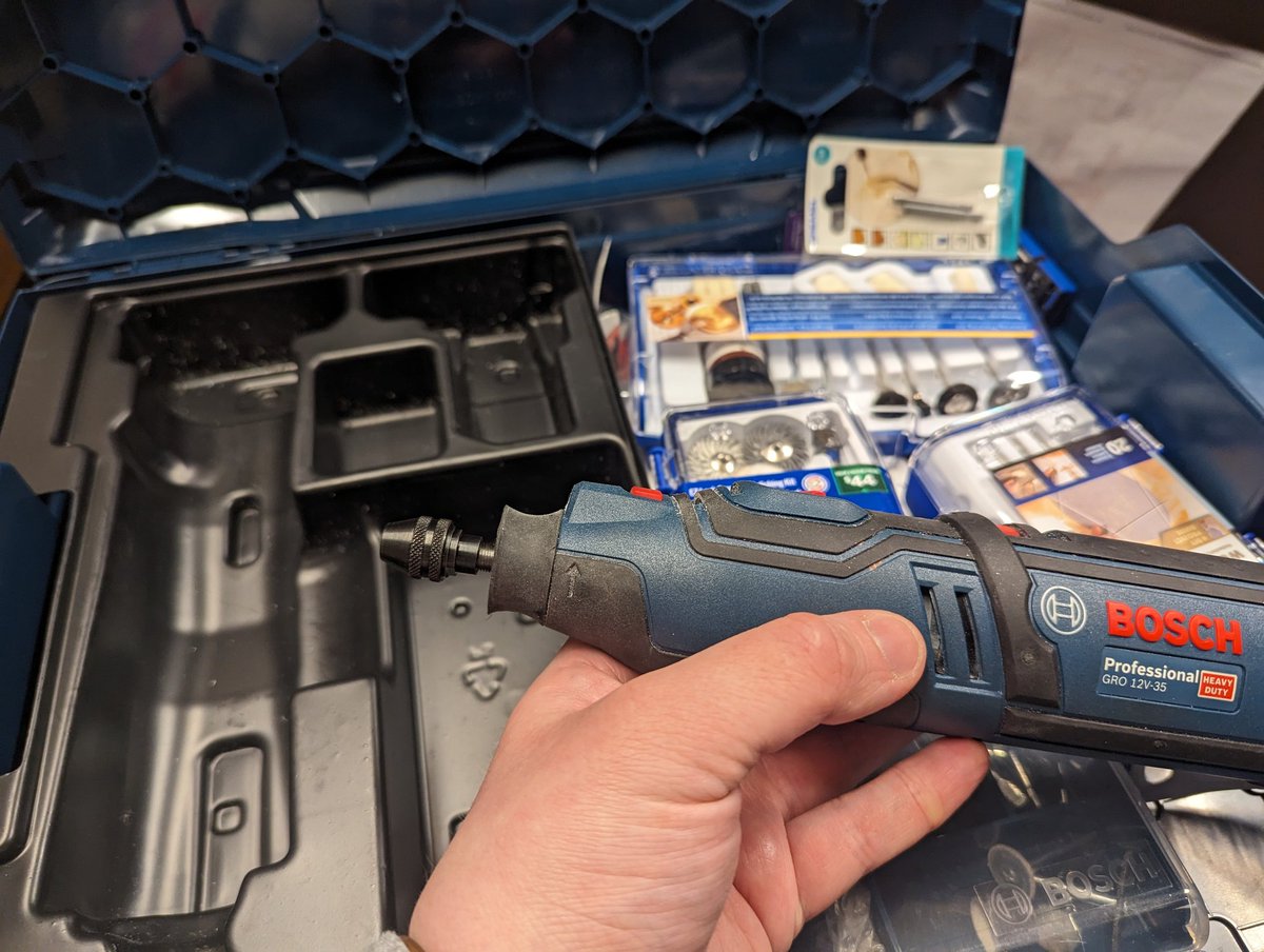Went to Truro to do Christmas shopping, couldn't find presents for over half the people I needed to buy for, but did 'accidentally' wander into the hardware store and bought myself a @dremel multi chuck 🤣🫣😂