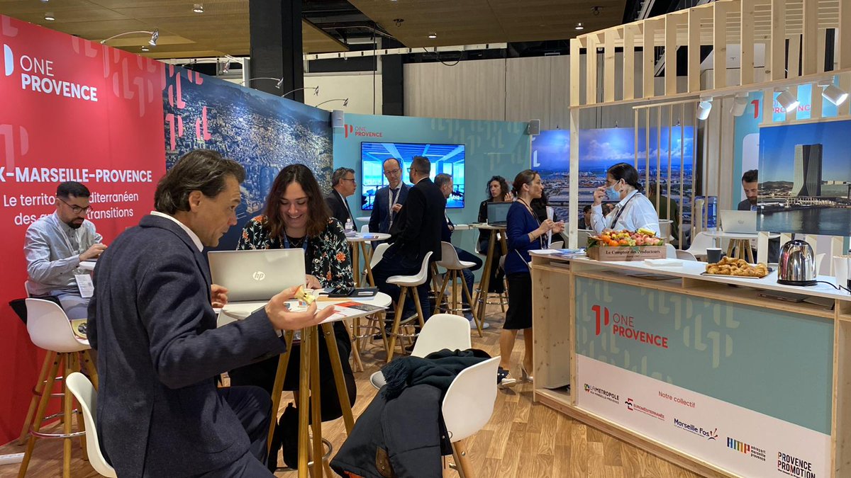 AMPMetropole's tweet photo. 🔵 C’est parti pour le #SIMI2023 !
▶ Le rendez-vous de référence des acteurs de l'#immobilier se déroule du 12 au 14 décembre 2023, au palais des Congrès, à Paris !
📍 Un stand #OneProvence regroupe un collectif de partenaires qui vise à faire rayonner Aix-Marseille-Provence 🌟